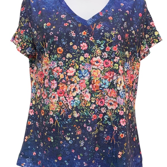 Women's V-Neck T-Shirt Floral Pattern Medium - Picture 8 of 9
